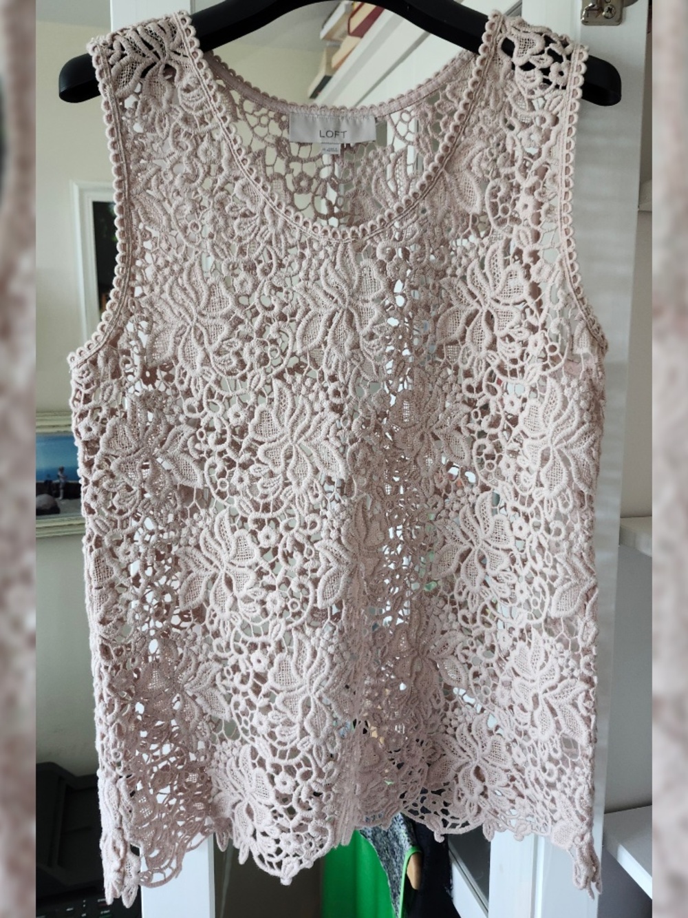 Women's LOFT sleeveless top - Medium
